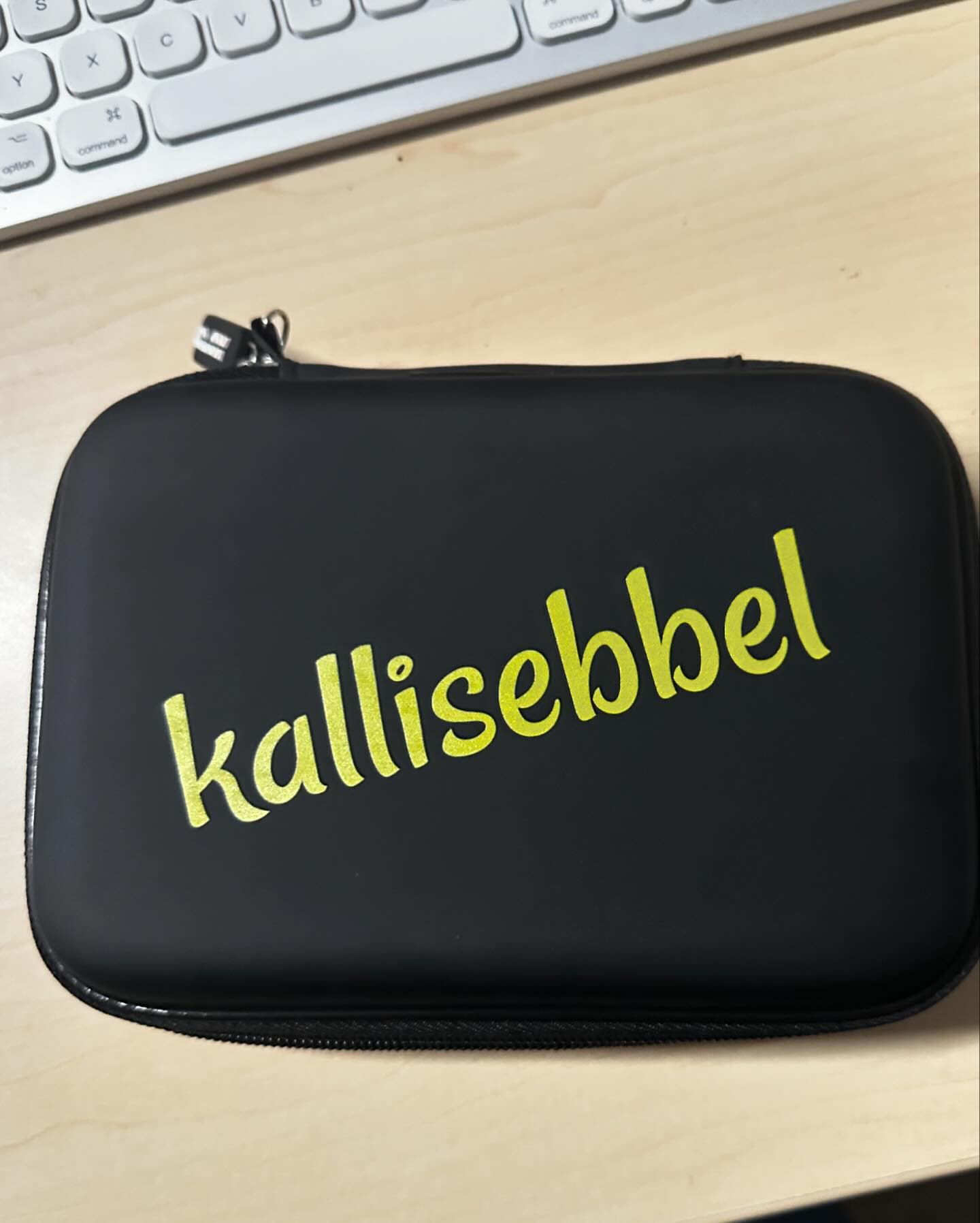 New Darts Wallet 🤙
Personalisiert bei dartshopper, sieht cool aus jetzt muss es nur noch was taugen 😜

#dart #darts #180 #dartshopper #targetdarts
