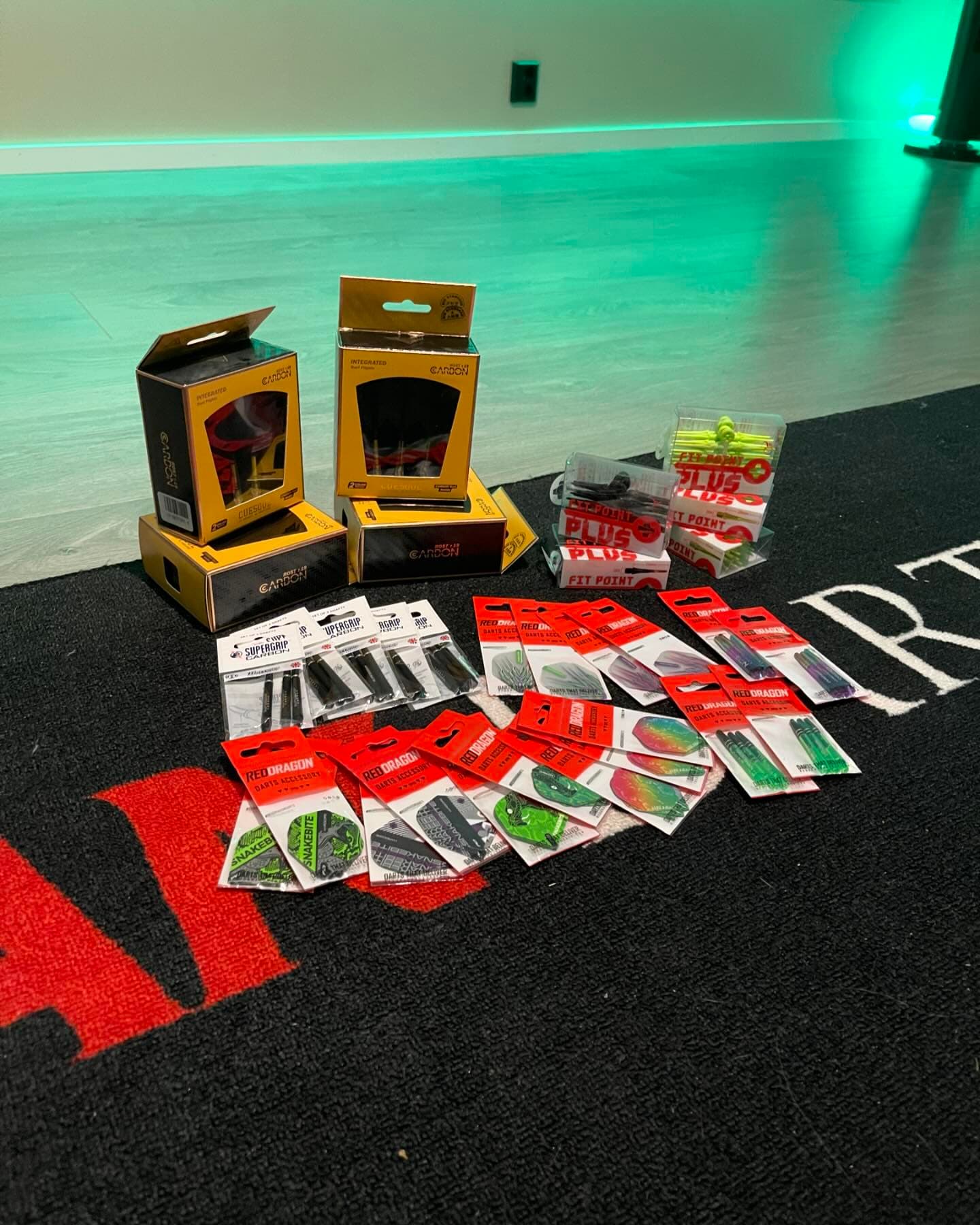 Me and Trine are now ready for new season 🎯 Just got the order from dartshopper 🙌🏻😊 

#dartshopper #darts #superdartsnorway #granboard #bullshooter #østfold